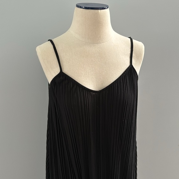 Express dress - Picture 2 of 3